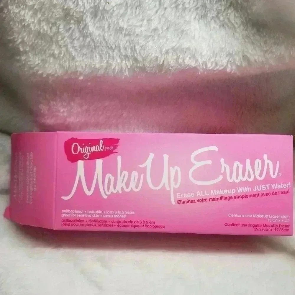 Make up eraser eliminates makeup with just water